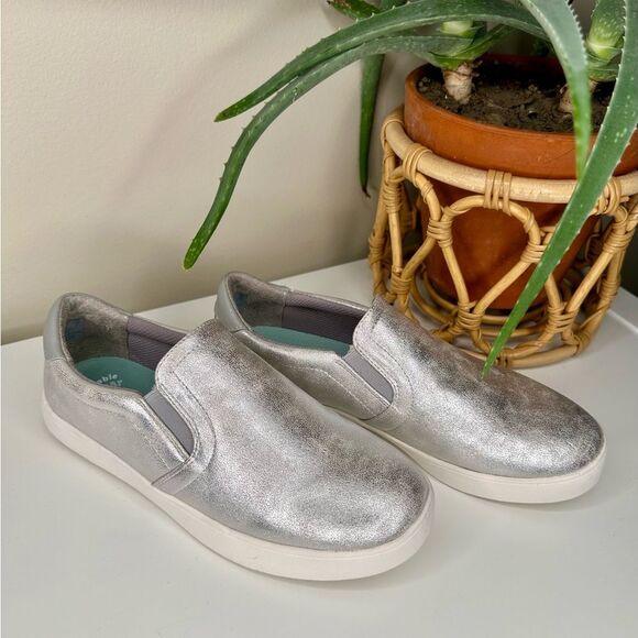 Dr. Scholl’s Madison Party Metallic Silver Slip-On Sneakers Women’s 7.5M - Picture 2 of 9